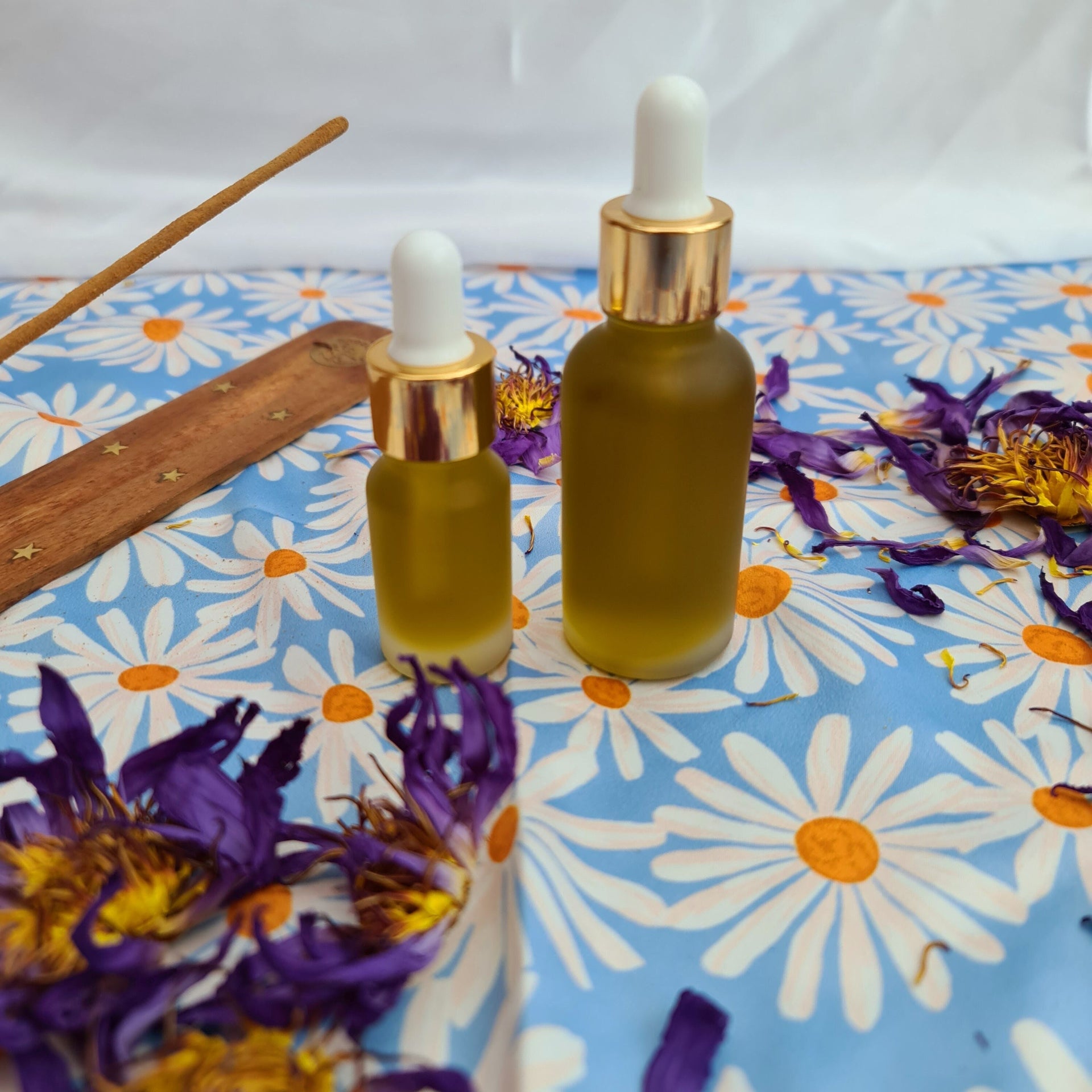 Blue Lotus Oil: An Organic, 100% Pure, and Absolute Anointing Elixir for  Skin Balance and Soothing Aroma – Lucky Cat Emporium